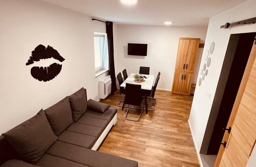 Cerklje na Gorenjskem Hotel | PJ Hotel Cerklje - 5min to Airport - Free Parking