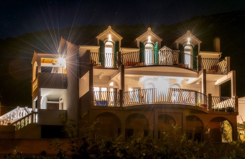 Komiza Apartment | Cozy 1-bedroom apartment with AC, WiFi, parking, terrace view, laundry