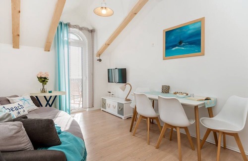 Komiza Apartment | Cozy 1-bedroom apartment with AC, WiFi, parking, terrace view, laundry