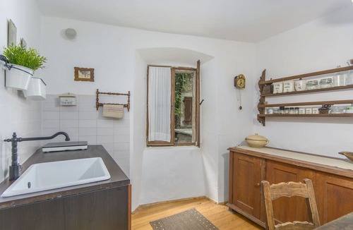Groznjan Apartment | Three bedroom apartment with air-conditioning Grožnjan, Central Istria - Središnja Istra (A-21011-a)