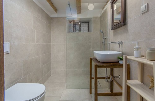 Groznjan Apartment | Three bedroom apartment with air-conditioning Grožnjan, Central Istria - Središnja Istra (A-21011-a)