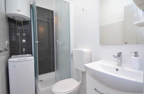 Grebastica Apartment | Lovely apartment for 4 people with WIFI, A/C, TV, terrace and parking