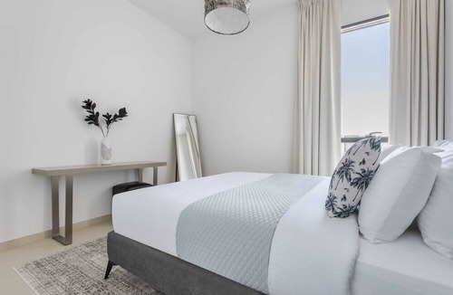 Dubai Villa | Contemporary 3BR Villa w/Maid's Room & Backyard!