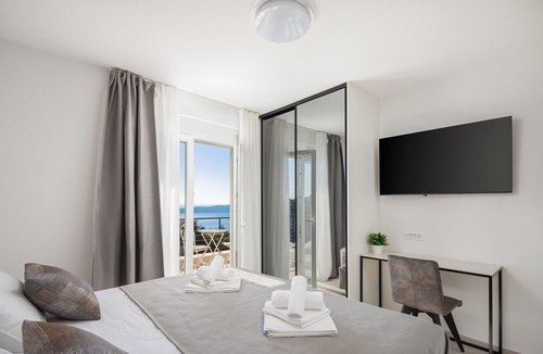 Brela Villa | Modern Villa Maris - with heated pool & sea view