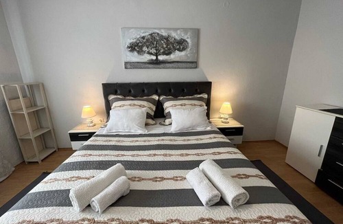 Benkovac Villa | Holiday Home Merie with pool