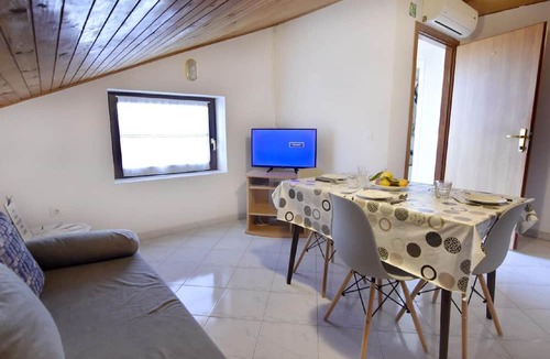 Basanija Apartment | Silva holiday flat near the beach with terrace