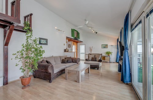 Vranjic Apartment | Spacious apartment Zvone with 3 balconies and parking