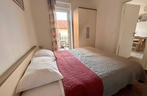 Gospic Apartment | Cosy 2-room apartment with a balcony just steps away from the beach, shops and restaurants