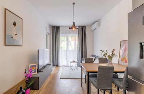 Split Apartment | The Oak Haven