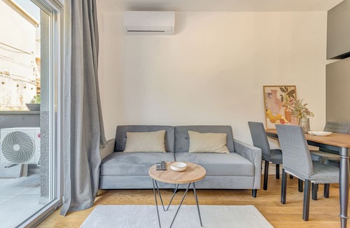 Split Apartment | The Oak Haven