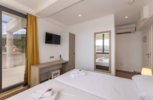 Gruz Hostel | B&B Sol