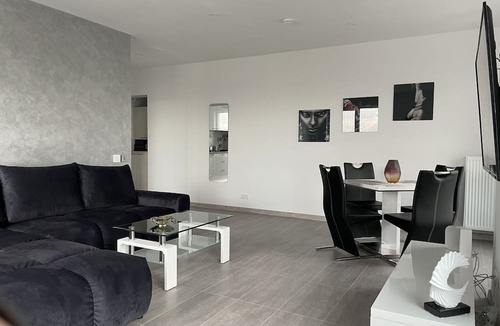 Militari Apartment | Unique Penthouse Lakeview W19