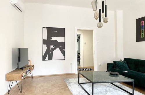 Ferhadija Street Apartment | Premium Living Sarajevo Downtown 1000sq/ft-93m2