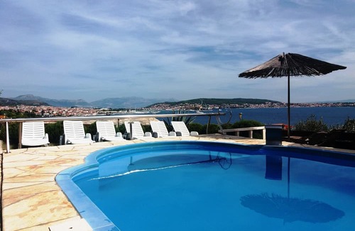 Seget Donji Apartment | Villa Julio's first floor two bedroom apartment no. one-with terrace towards sea
