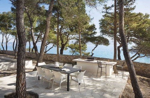 Sutivan Villa | Beachfront Villa Brac Enigma with Pool