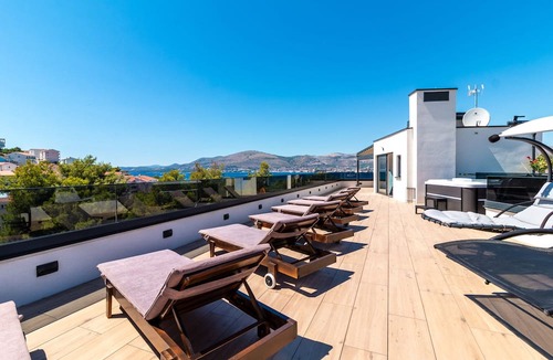 Okrug Gornji Apartment | Beach Villa Valentina Apartment I