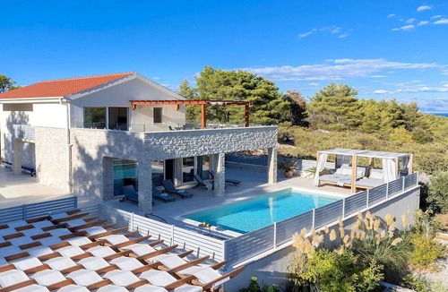 Pitve Villa | Luxurious villas in Pitve on Hvar with an amazing view