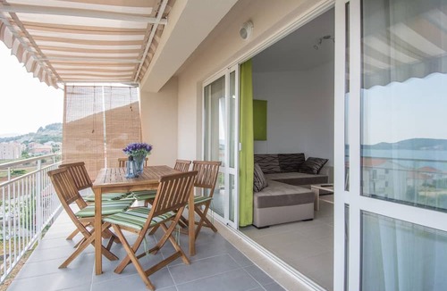 Seget Donji Apartment | Apartment in Seget Donji with terrace
