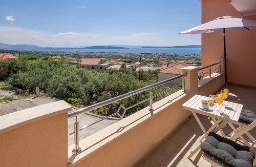 Kastel Stari Apartment | Sea-View Retreat, Kastel
