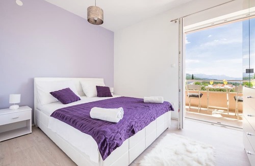 Kastel Stari Apartment | Sea-View Retreat, Kastel