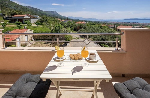 Kastel Stari Apartment | Sea-View Retreat, Kastel
