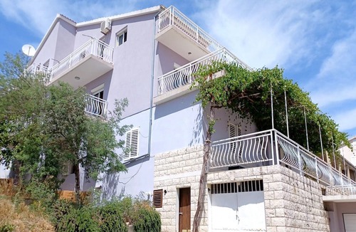 Brna Apartment | Bertie's Lodge