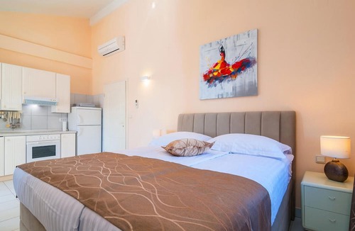 Okrug Donji Apartment | Beach front apartment in Okrug Donji