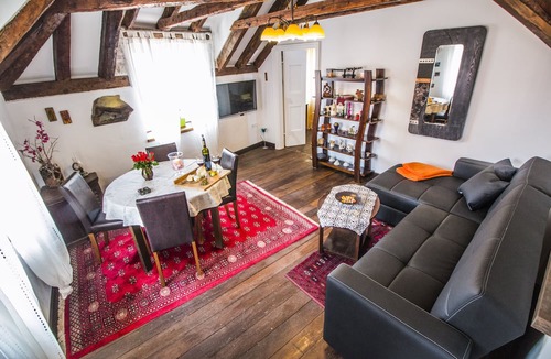 Split Apartment | *Modern meets traditional* APT Tiramola -