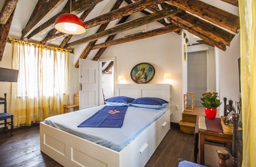 Split Apartment | *Modern meets traditional* APT Tiramola -