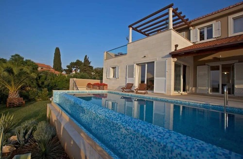 Mirce Villa | Beautifully Decorated Villa Near Green Village