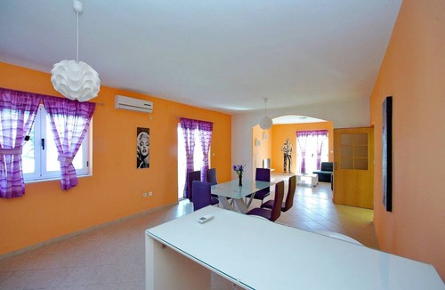 Bibinje Apartment | Apartment in Bibinje with Pool near the Sea