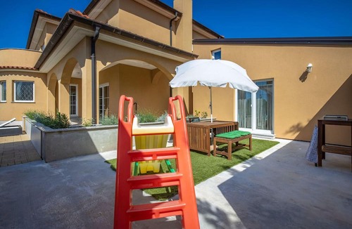 Smrika Apartment | Gorgeous apartment in Smrika with WiFi