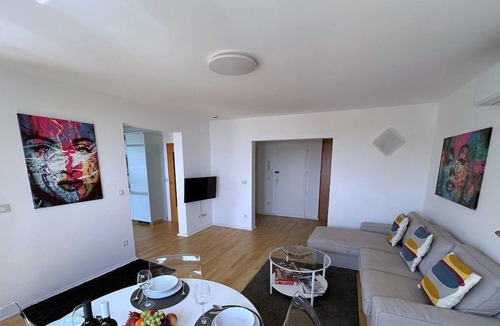 Icici Apartment | Rona Apartment Ivonne