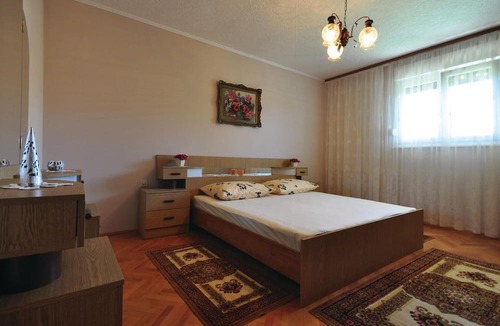 Kastel Gomilica Apartment | Beautiful apartment in Kastel Gomilica with WiFi