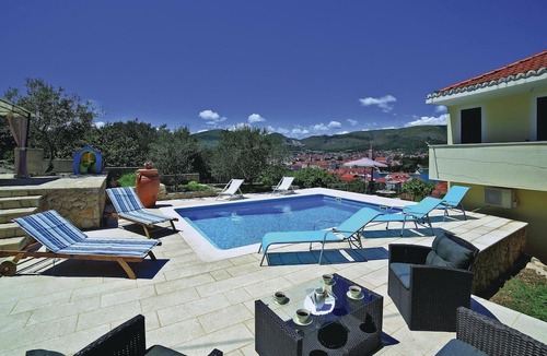 Trogir Apartment | Nice apartment in Trogir