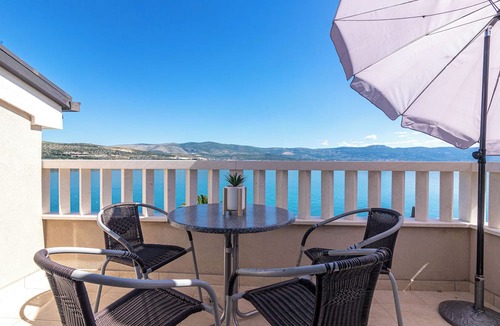 Mastrinka Apartment | Apartments Janja (30131-A1) - Arbanija (Ciovo)