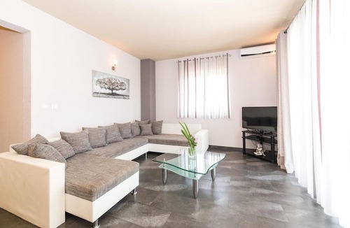 Kastel Stafilic Apartment | Gorgeous apartment in Kastel Stafilic with WiFi