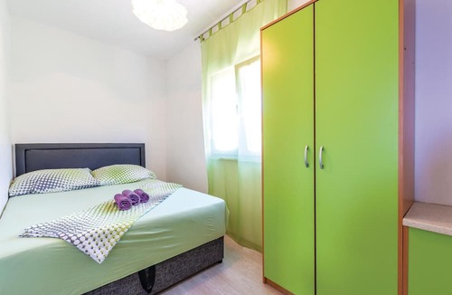 Kucine Apartment | Lovely apartment in Zrnovnica with WiFi