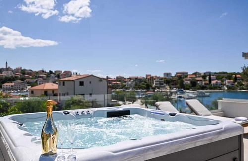Seget Vranjica Apartment | Luxury apartment literally on the beach - whirlpool and sauna