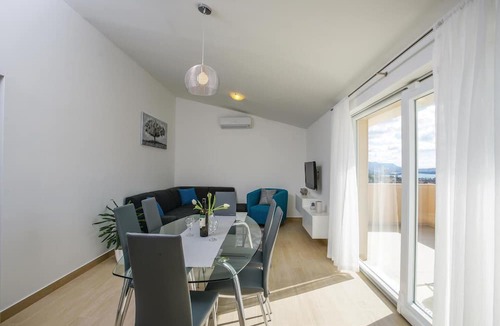 Kastel Gomilica Apartment | Beautiful apartment in Kastel Gomilica with WiFi