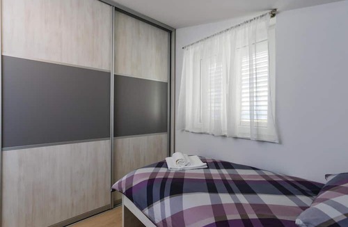 Kastel Gomilica Apartment | Beautiful apartment in Kastel Gomilica with WiFi