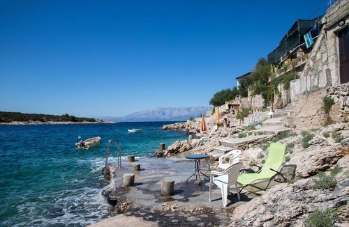Pokrivenik Apartment | Apartment Sanka (46881-A2) - Gdinj - island Hvar