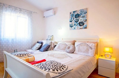 Kastel Gomilica Apartment | Apartments Dujo, (15846), Kaštel Gomilica, hr