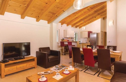 Rezanci Villa | Quiet holiday house with large pool on the outskirts of Rezanci