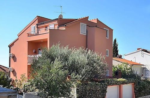 Split Apartment | Cozy Oasis in Front of the Pool – Split