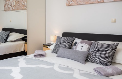 Stanici Apartment | Grand Modern Beach Studio
