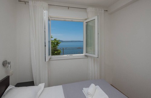 Zivogosce Apartment | Apartments Mladen
