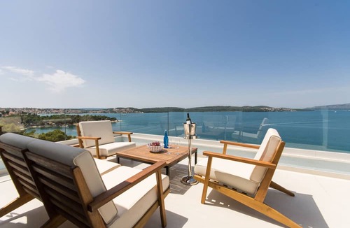 Trogir Apartment | Seafront Luxury Apartments Fun