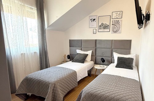 Split Apartment | Marjan Hill Apartment - close to center & own garage