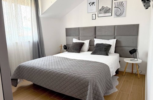 Split Apartment | Marjan Hill Apartment - close to center & own garage